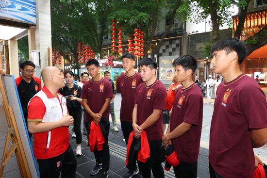 此外，在商场粉丝见面上，王晶导演还跟观众保证《追龙II》一定会满足大家的猎奇心理，带给大家亲临案件的感受